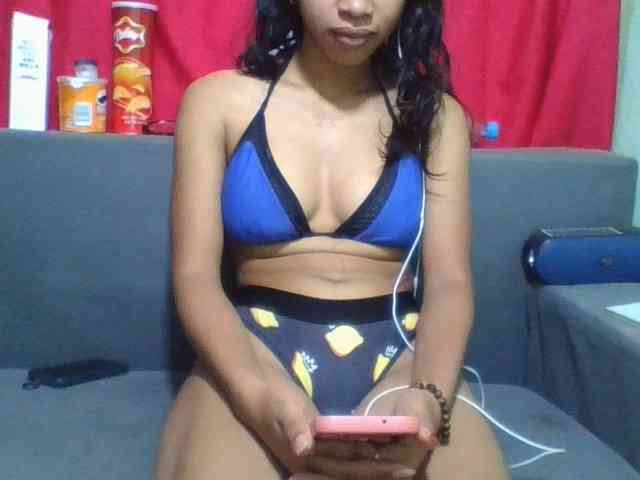 HotgirlURIEL webcam