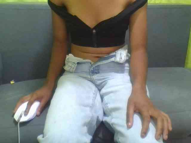 HotgirlURIEL webcam