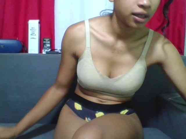 HotgirlURIEL webcam