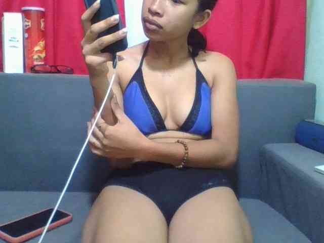 HotgirlURIEL webcam
