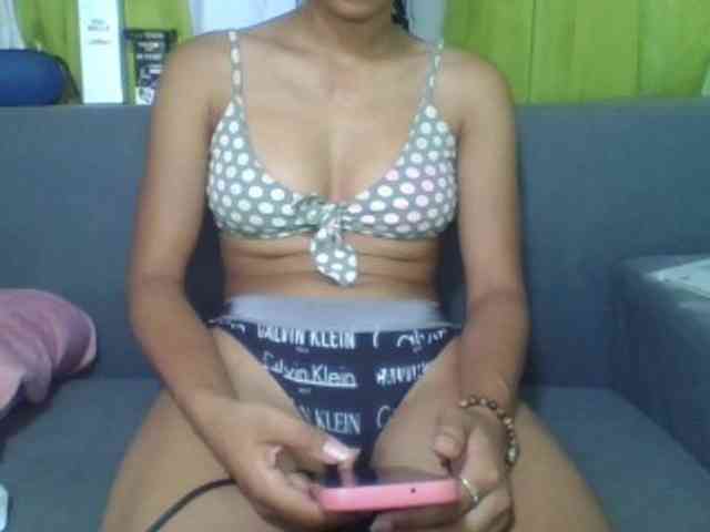 HotgirlURIEL webcam