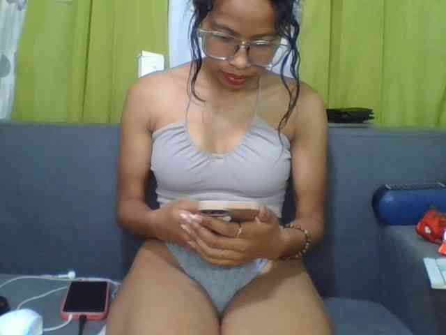 HotgirlURIEL webcam
