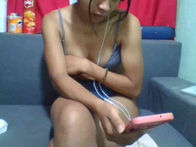 HotgirlURIEL webcam