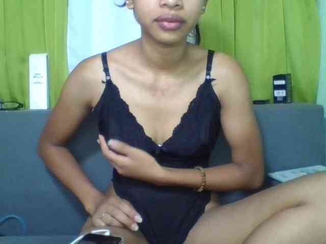 HotgirlURIEL webcam