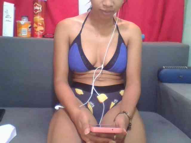 HotgirlURIEL webcam