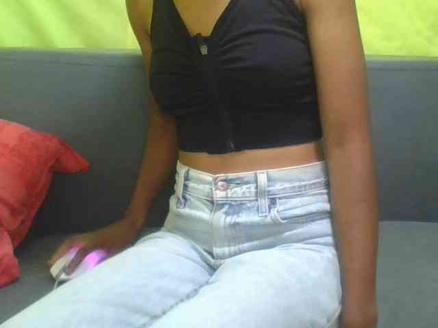 HotgirlURIEL webcam
