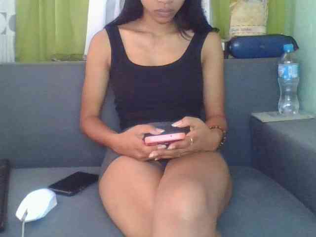 HotgirlURIEL webcam