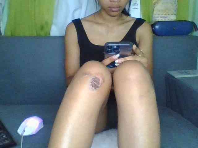 HotgirlURIEL webcam