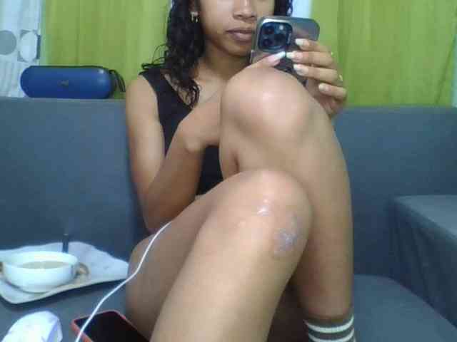 HotgirlURIEL webcam
