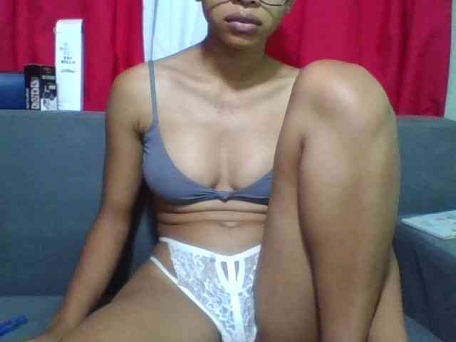 HotgirlURIEL webcam
