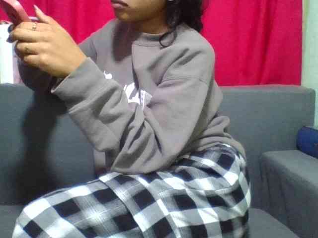 HotgirlURIEL webcam