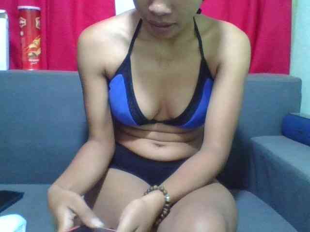 HotgirlURIEL webcam