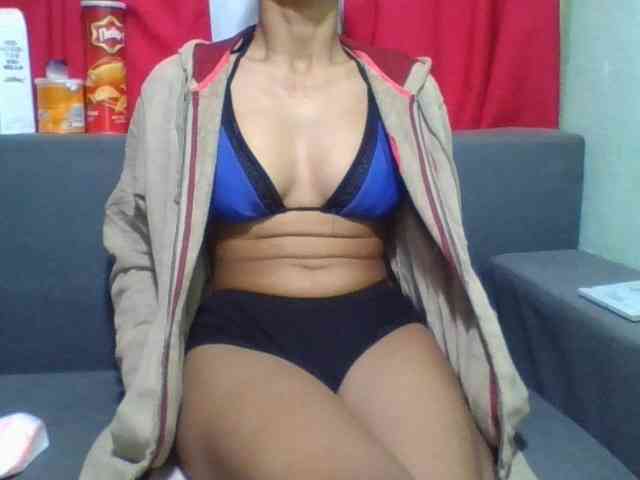 HotgirlURIEL webcam