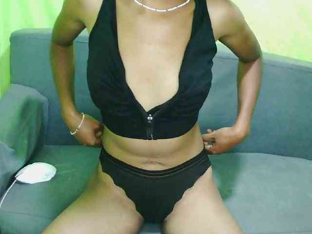 HotgirlURIEL webcam