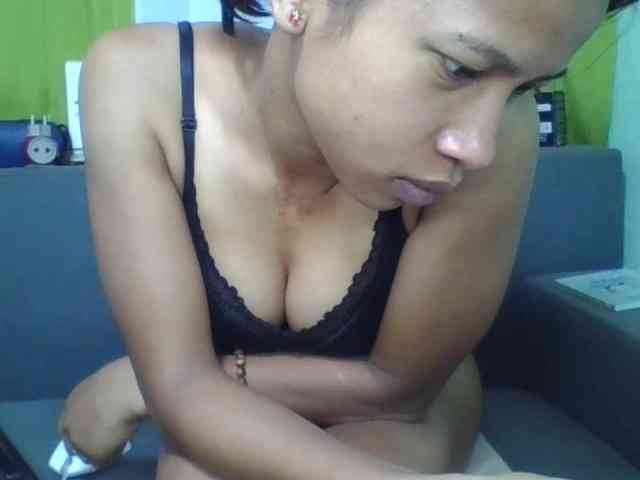 HotgirlURIEL webcam