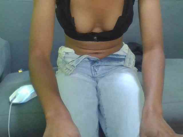 HotgirlURIEL webcam