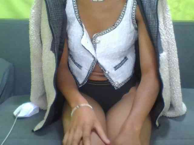 HotgirlURIEL webcam