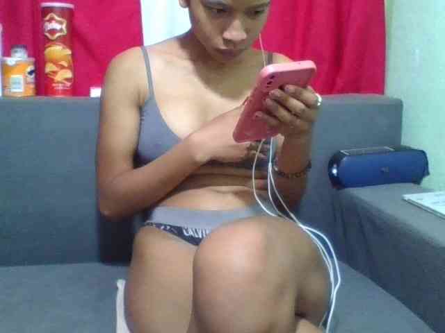 HotgirlURIEL webcam