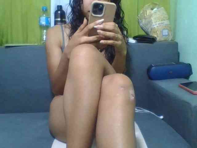 hotgirluriel's live room