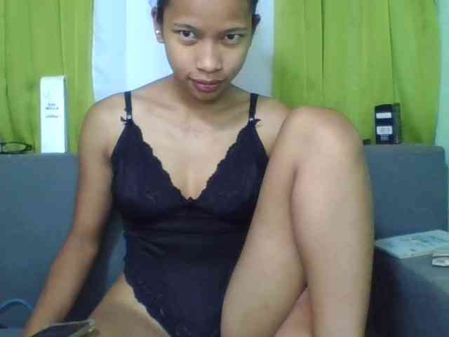 HotgirlURIEL webcam