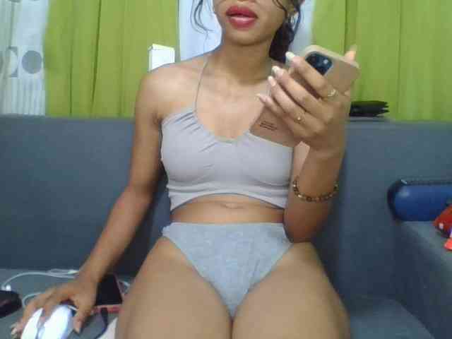 HotgirlURIEL webcam