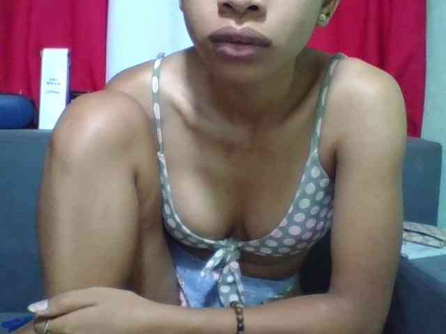 Model: HotgirlURIEL