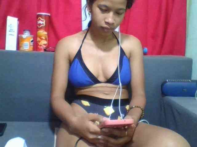 HotgirlURIEL webcam