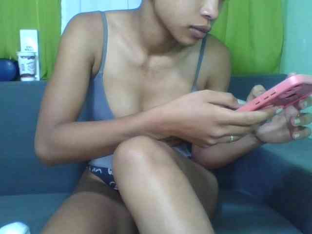HotgirlURIEL webcam
