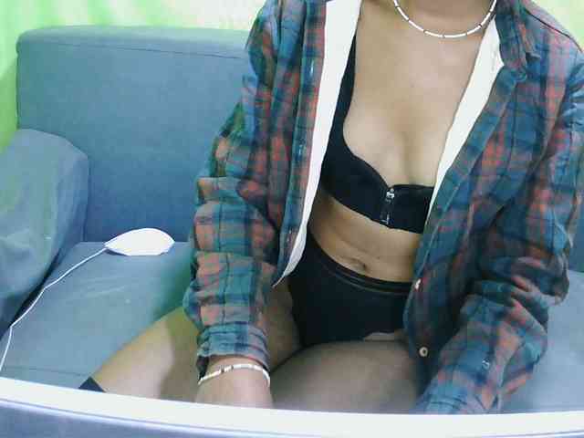 HotgirlURIEL webcam