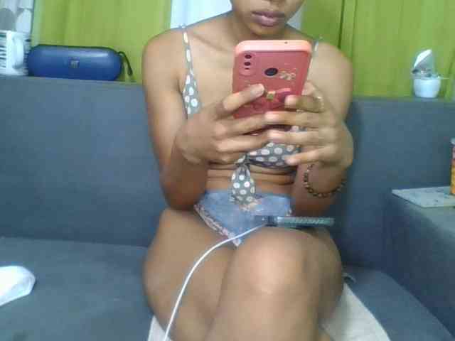 HotgirlURIEL webcam