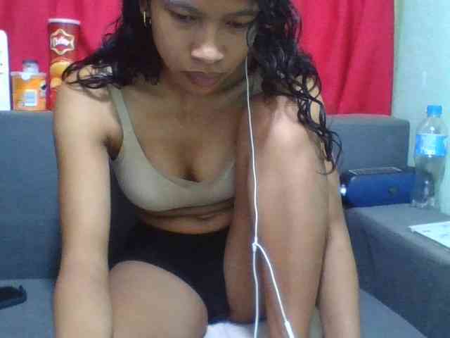HotgirlURIEL webcam