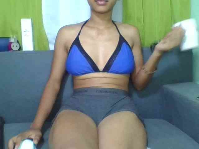HotgirlURIEL webcam
