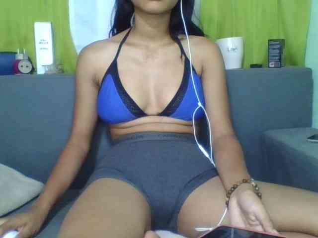 HotgirlURIEL webcam