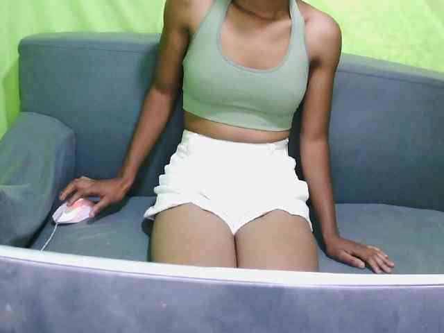 HotgirlURIEL webcam
