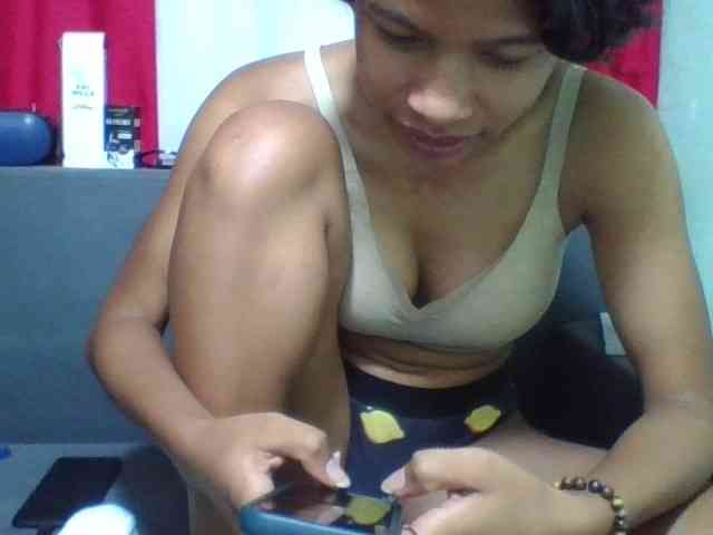 HotgirlURIEL webcam