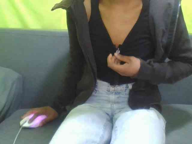 HotgirlURIEL webcam