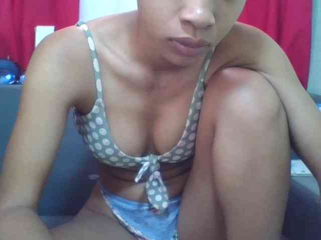HotgirlURIEL webcam