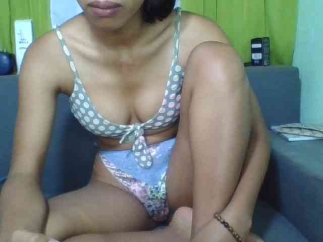HotgirlURIEL webcam
