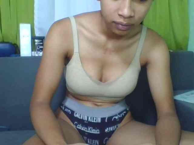 HotgirlURIEL webcam