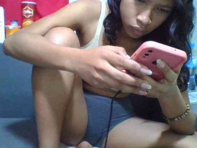 HotgirlURIEL webcam