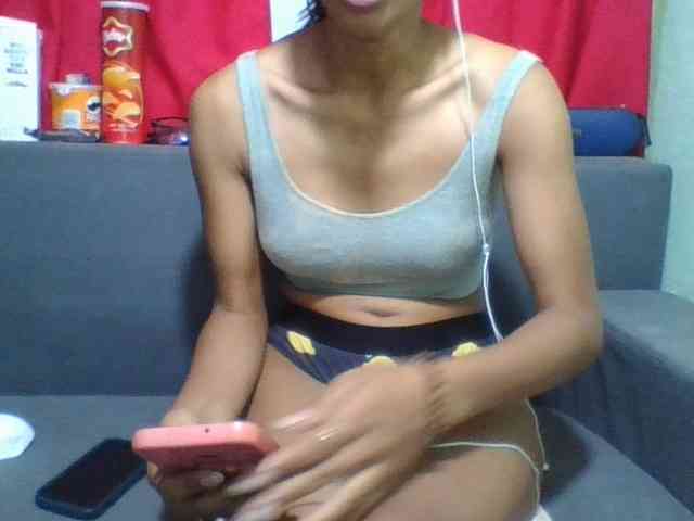 HotgirlURIEL webcam