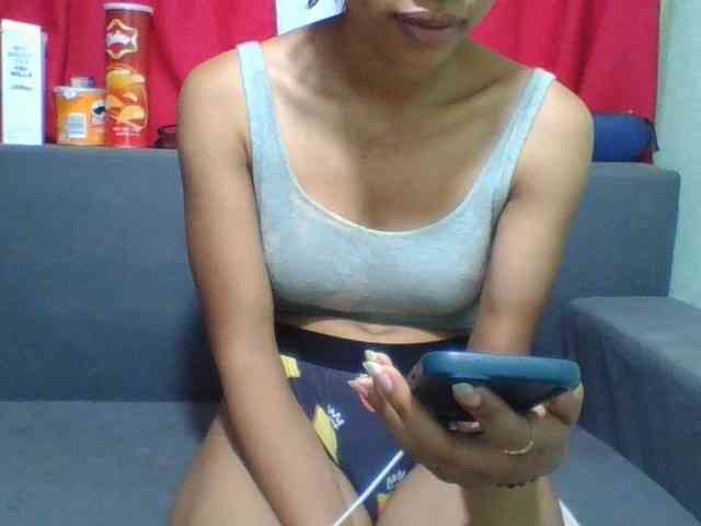 HotgirlURIEL webcam
