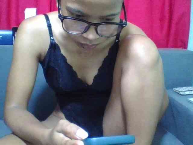 HotgirlURIEL webcam