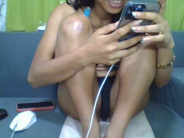 HotgirlURIEL webcam