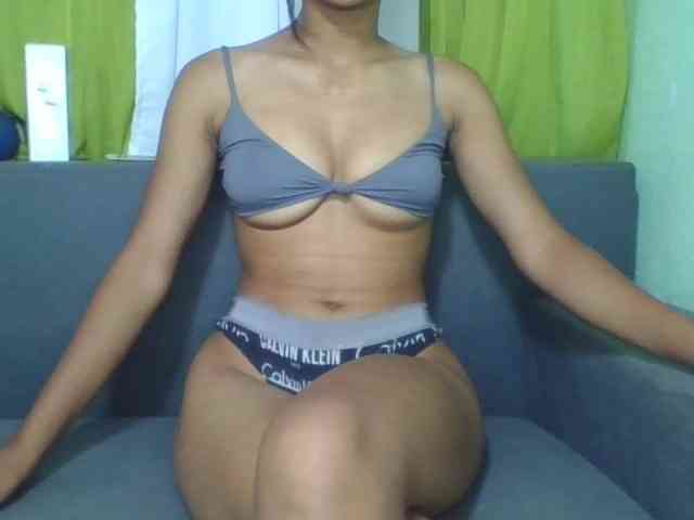 HotgirlURIEL webcam