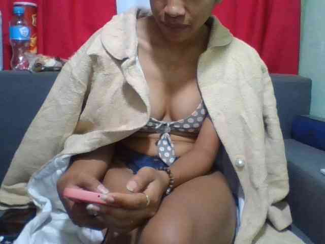HotgirlURIEL webcam