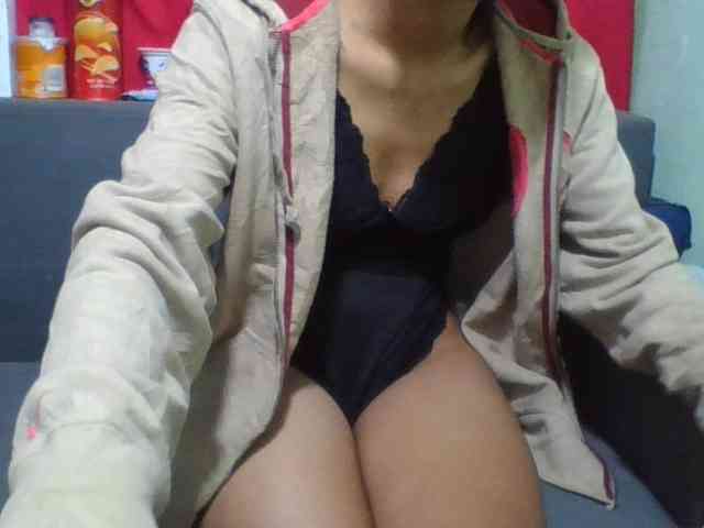 HotgirlURIEL webcam