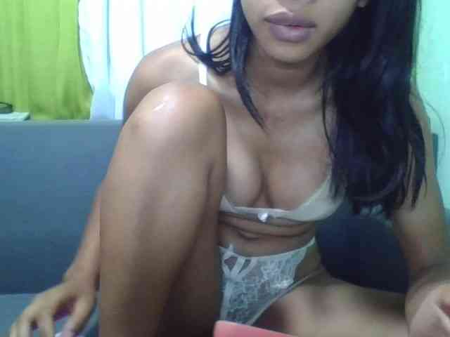 HotgirlURIEL webcam