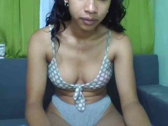 HotgirlURIEL webcam