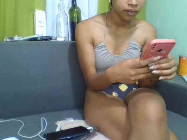 HotgirlURIEL webcam